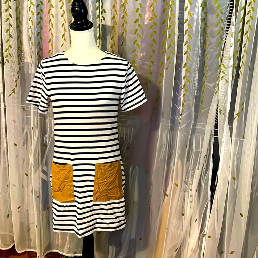 Striped mid dress with faux leather pockets